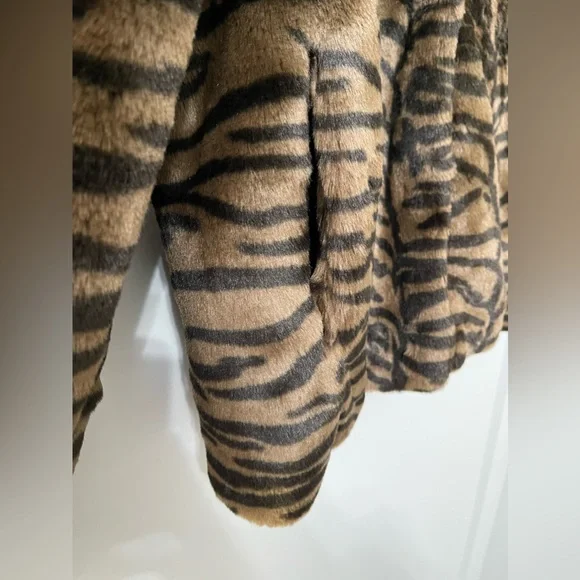 Dale Dressin Brown Zebra Print Faux Fur Cozy Comfy Coat Size Large - Picture 9 of 13